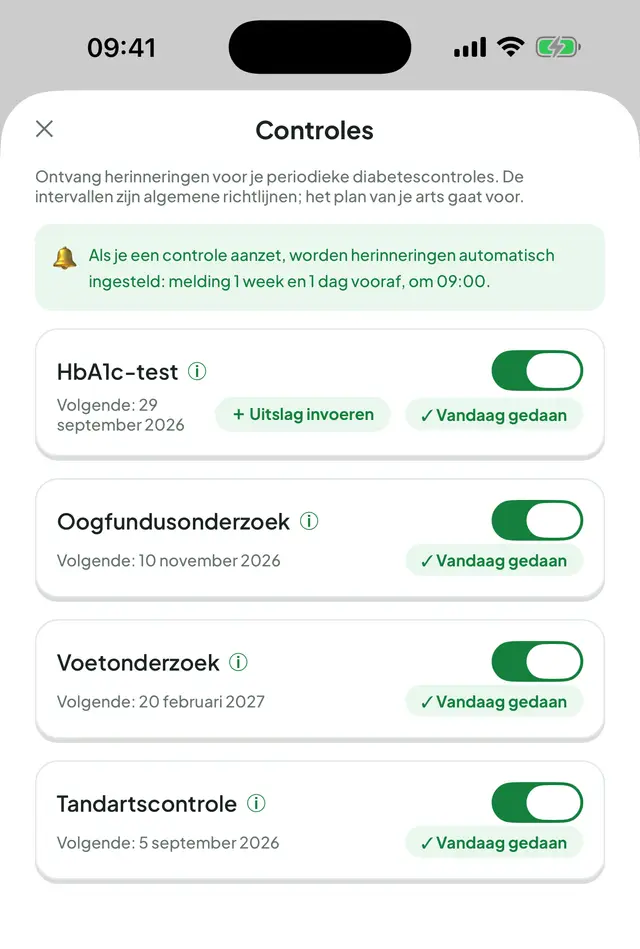 Controlescherm: bovenaan een infokader over hoe de herinneringen worden ingesteld, daaronder aangezette schakelaars voor de HbA1c-test, het oogfundusonderzoek, het voetonderzoek en de tandartscontrole, met bij elk de volgende datum.